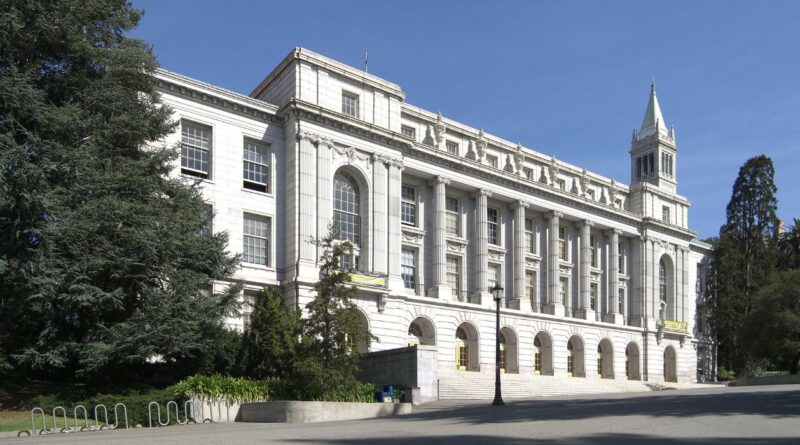 45YO Felon Storms Berkeley Sorority, Peeps Showers & Pilfers Panties